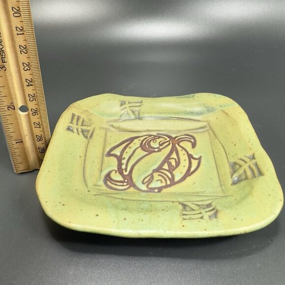 Vintage Hand Made Studio Art Pottery Dish Plate With Fish Pattern Green Signed - Picture 4 of 12
